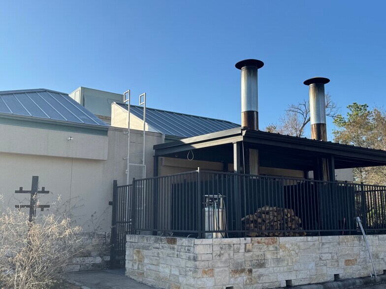 8800 Six Pines Dr, Spring, TX à vendre - Photo du bâtiment - Image 3 de 11