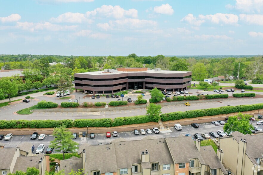 10845 Olive Blvd, Creve Coeur, MO à louer - Photo du bâtiment - Image 3 de 8