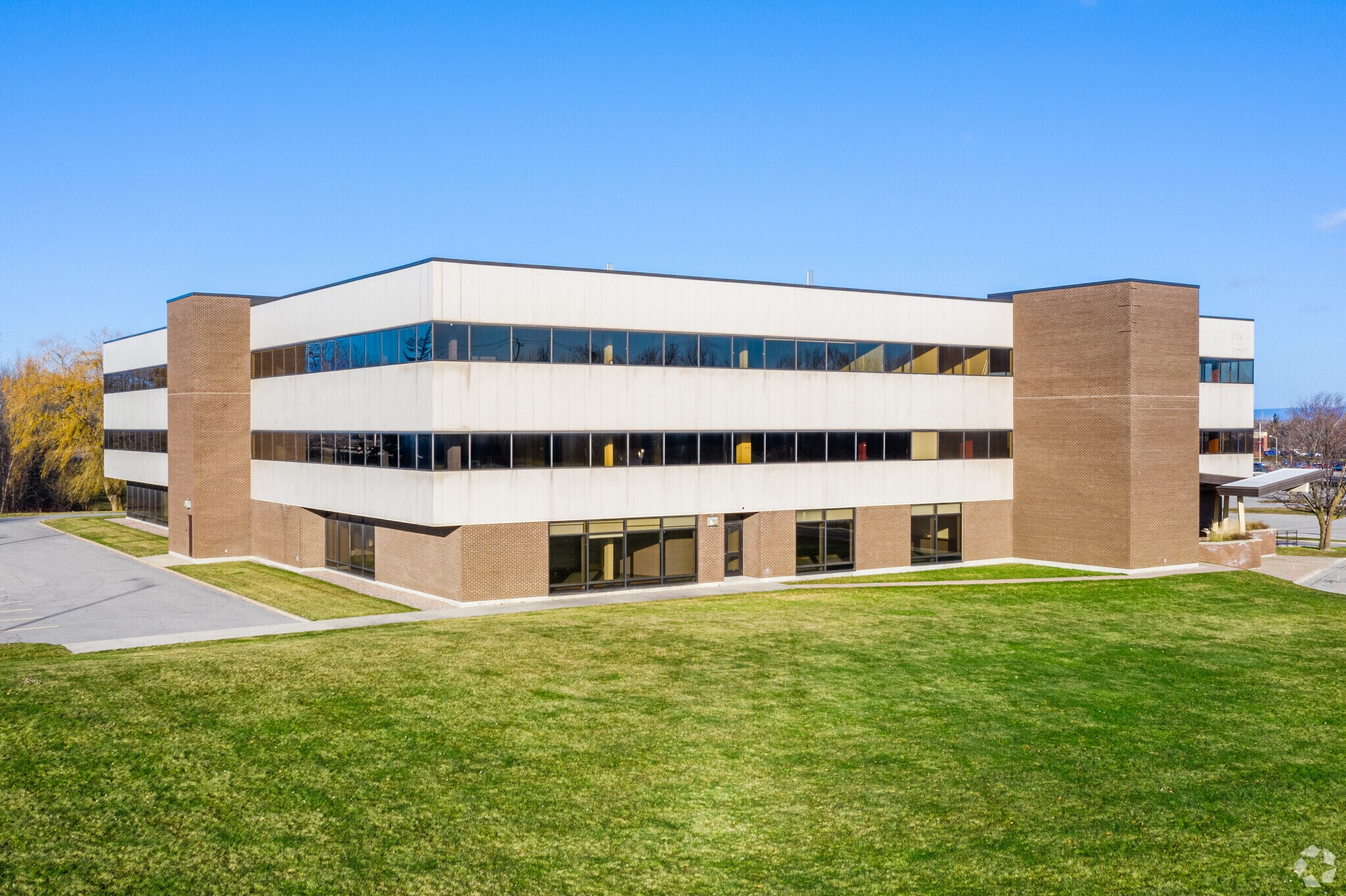 100 Herzberg Rd, Ottawa, ON for sale Primary Photo- Image 1 of 7