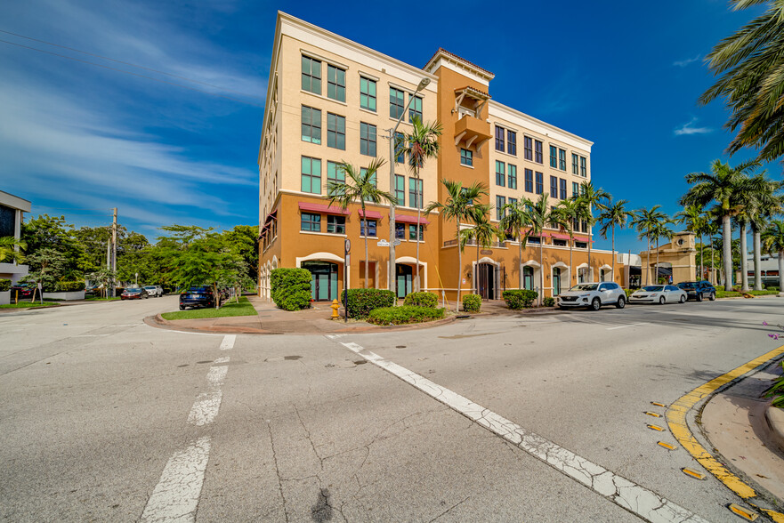 814 Ponce de Leon Blvd, Coral Gables, FL for lease - Building Photo - Image 2 of 4