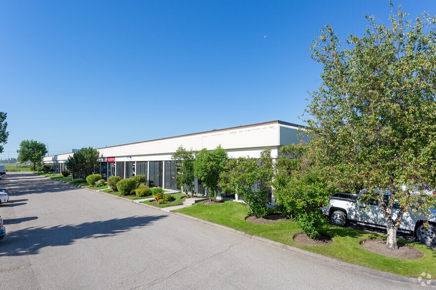 6143 4th St SE, Calgary, AB à louer - Photo du bâtiment - Image 2 de 6