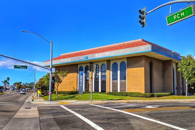 801 Pacific Coast Hwy, Seal Beach, CA à vendre - Photo du bâtiment - Image 1 de 1