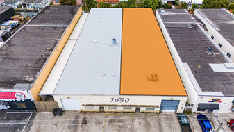 3640-3650 E 10th Ct, Hialeah FL - Entrepôt