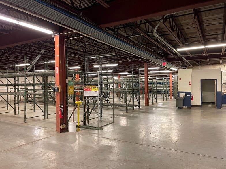 30 Germantown Rd, Danbury, CT for lease - Building Photo - Image 2 of 4