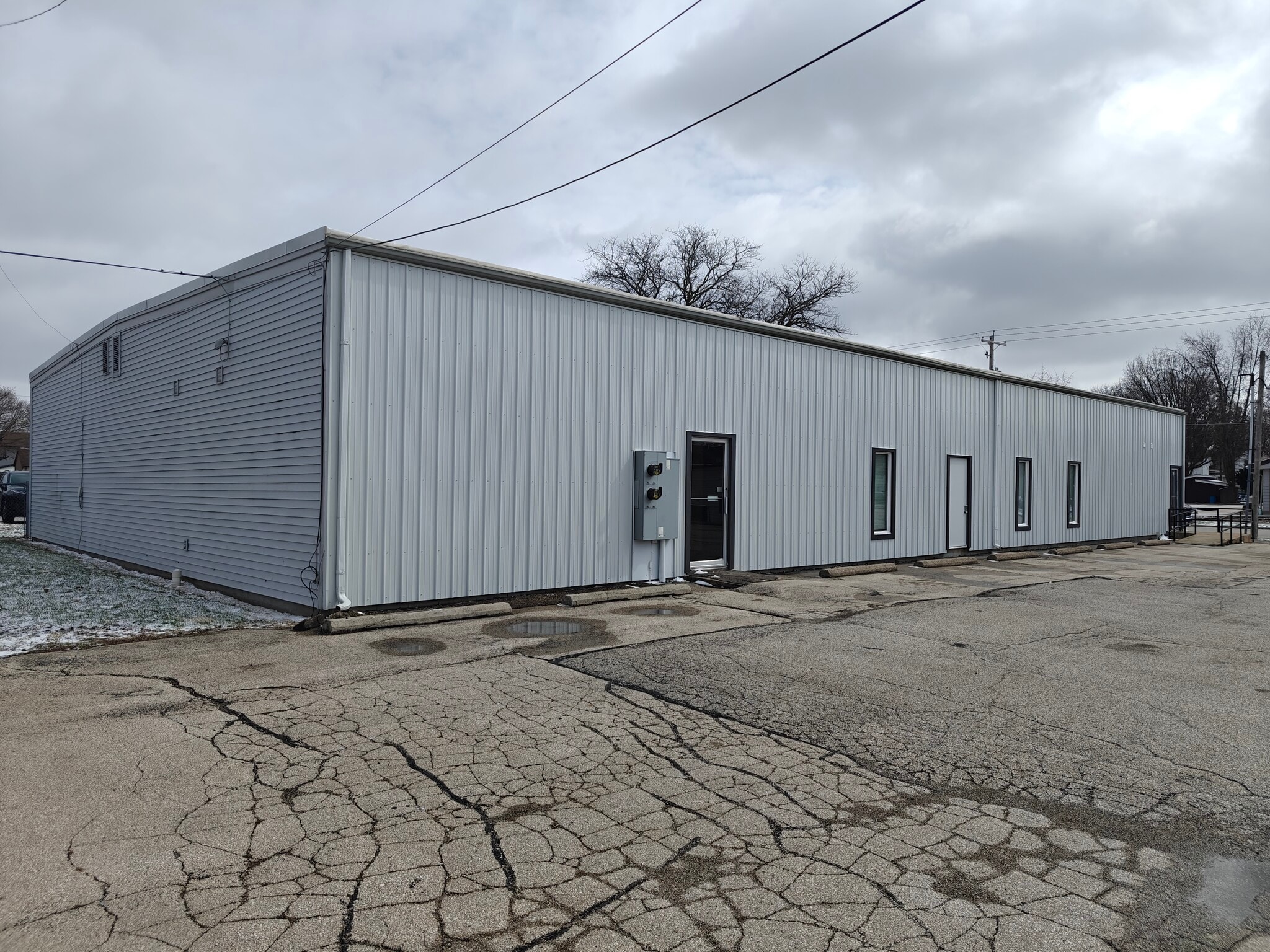 719 W Chestnut St, Bloomington, IL for lease Primary Photo- Image 1 of 3