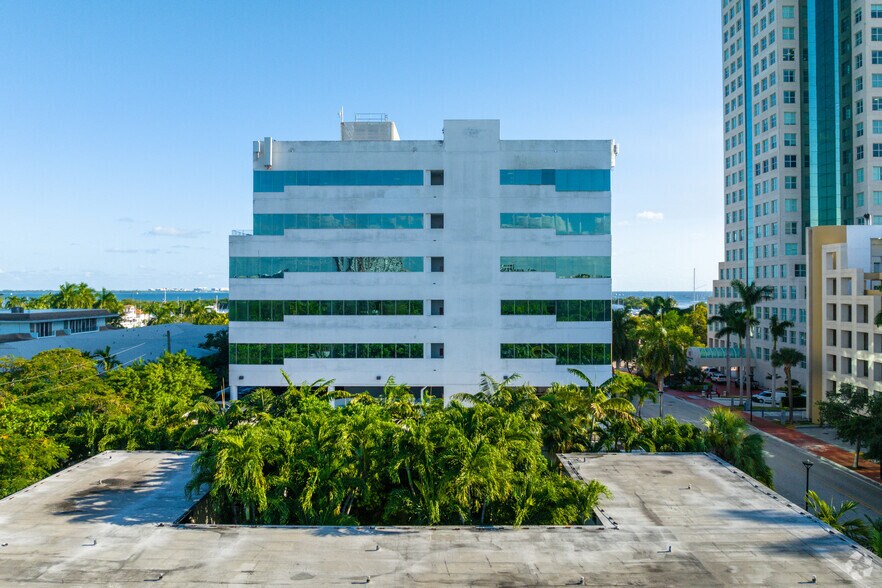 3225 Aviation Ave, Coconut Grove, FL à louer - Photo du bâtiment - Image 2 de 5