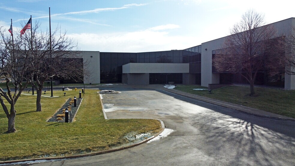 4900 University Ave, West Des Moines, IA à louer - Photo du bâtiment - Image 2 de 6