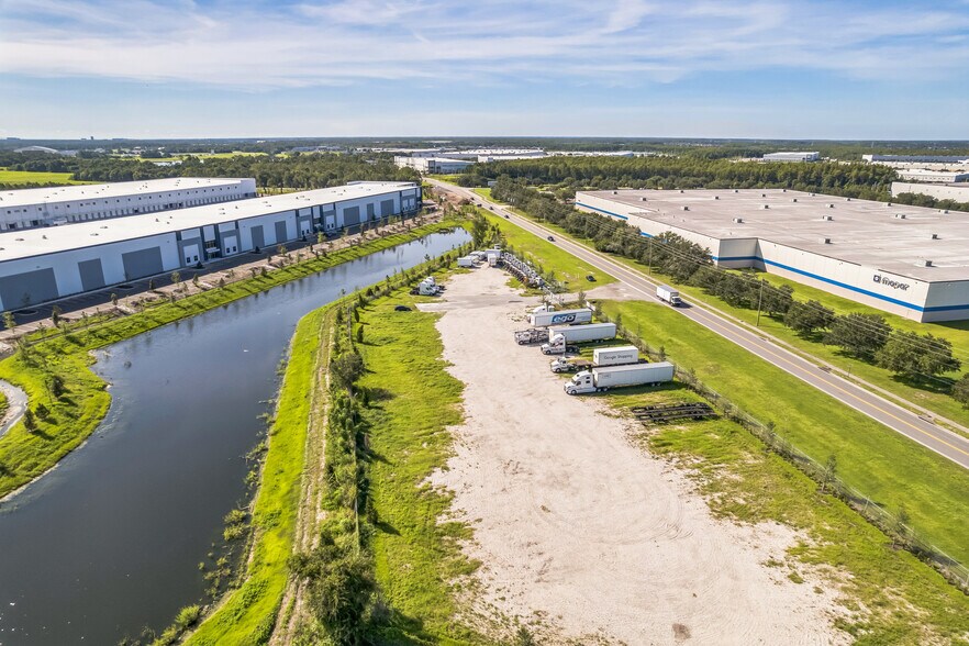 10301 Boggy Creek Rd, Orlando, FL à louer - Photo du bâtiment - Image 2 de 5