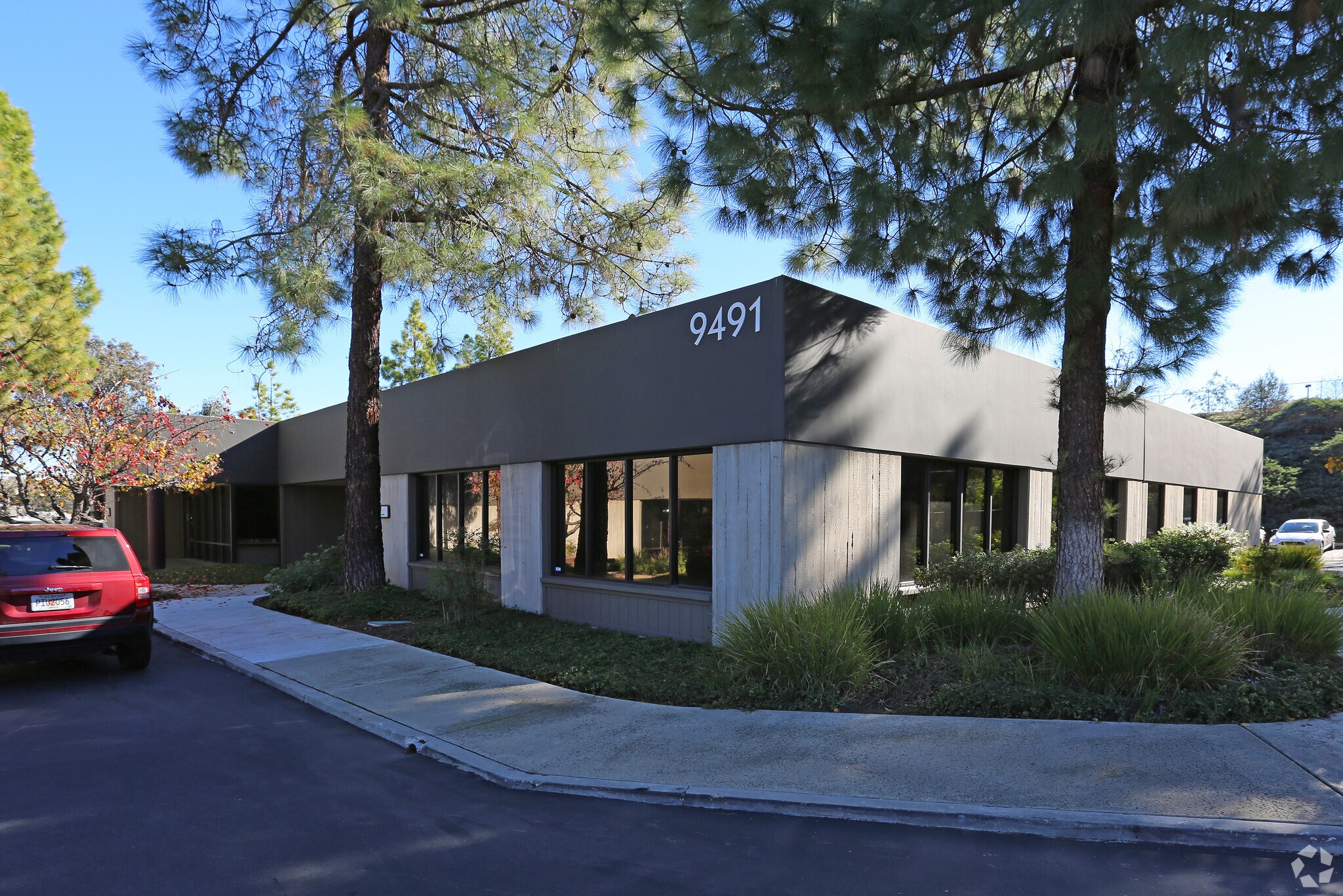 9491 Ridgehaven Ct, San Diego, CA à louer Photo du bâtiment- Image 1 de 6