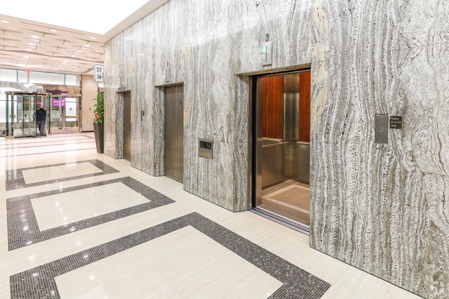 20 Eglinton Ave W, Toronto, ON for lease - Lobby - Image 3 of 12