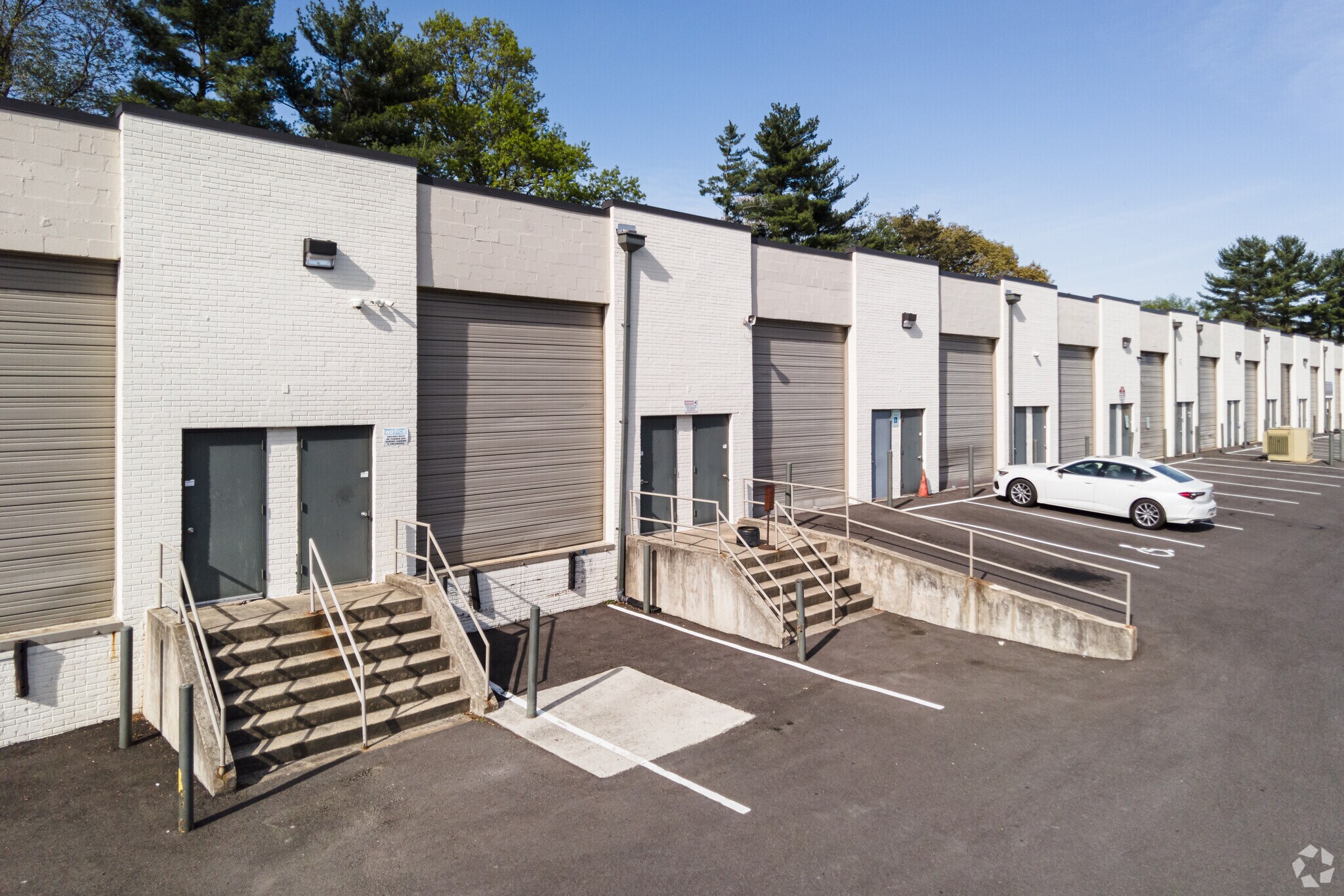 8008-8086 Cryden Way, Forestville, MD à vendre Photo du bâtiment- Image 1 de 11