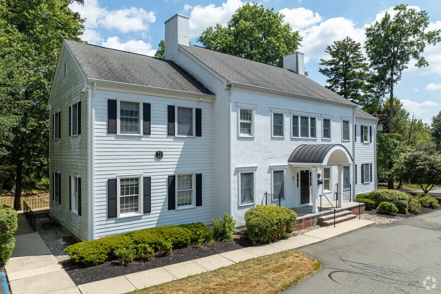 65 S Main St, Pennington, NJ for lease - Building Photo - Image 2 of 3