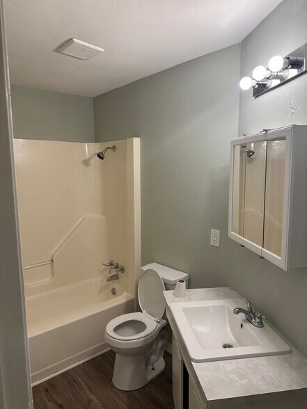 2001 E 20th St, Hooks, TX à vendre - Photo du bâtiment - Image 3 de 41