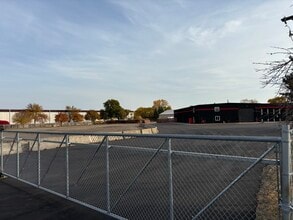 4025 85th Ave N, Brooklyn Park, MN à louer Photo intérieure- Image 1 de 3