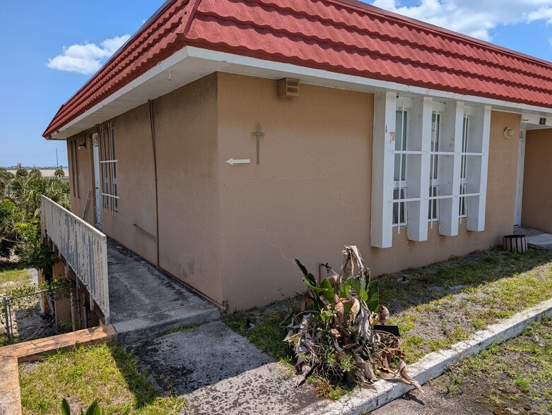 812 N 7th St, Fort Pierce, FL for lease - Building Photo - Image 2 of 40
