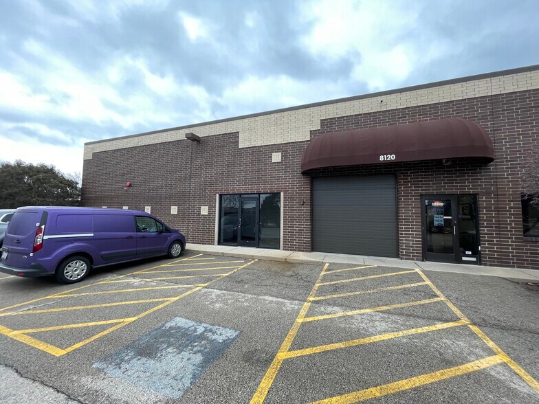 8120 River Dr, Morton Grove, IL à louer - Photo du bâtiment - Image 2 de 20