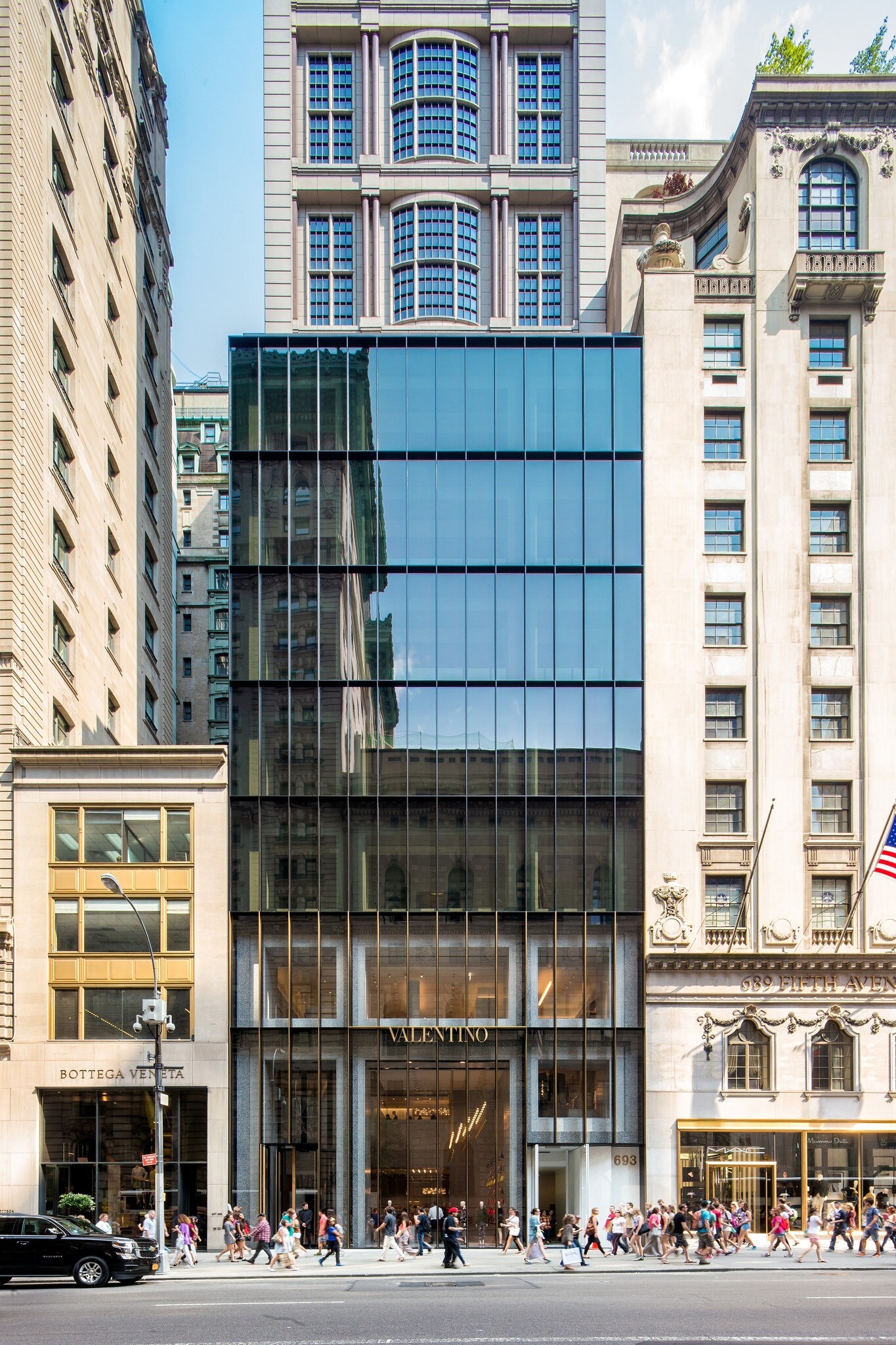 693 Fifth Ave, New York, NY à louer Photo du bâtiment- Image 1 de 10