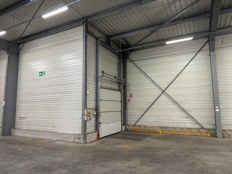 Flex in Dijon for lease - Building Photo - Image 3 of 4