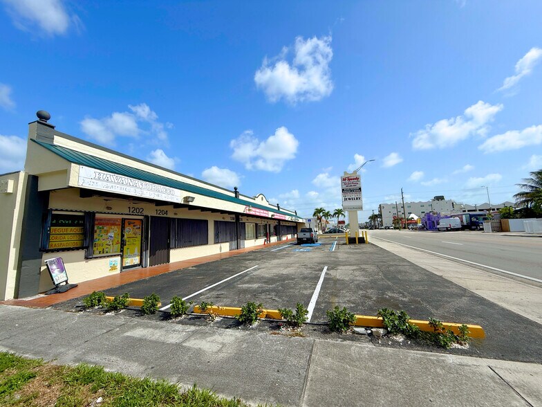 1200-1240 E 4th Ave, Hialeah, FL à louer - Photo du bâtiment - Image 3 de 5