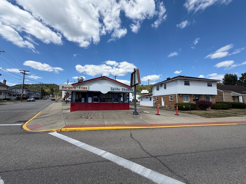 3795 Central Ave, Shadyside, OH à vendre - Photo du bâtiment - Image 2 de 17