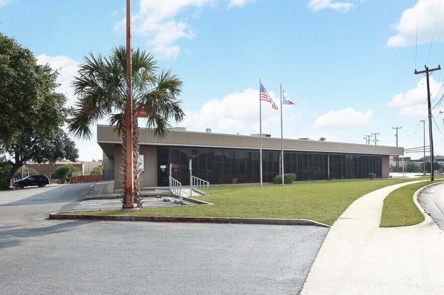 5404 Wurzbach Rd, San Antonio, TX à vendre - Photo du bâtiment - Image 2 de 35