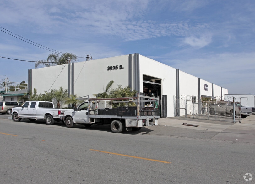 3035 S Halladay St, Santa Ana, CA for lease - Building Photo - Image 3 of 3