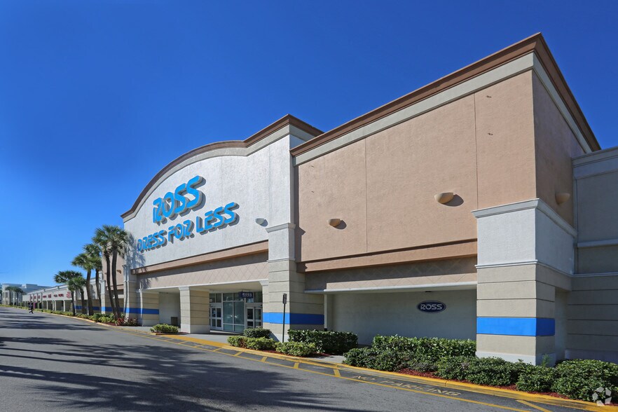 3321-3401 S Congress Ave, Lake Worth, FL for lease - Building Photo - Image 3 of 13