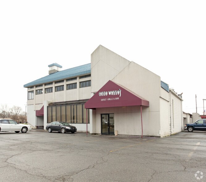 36217 S Gratiot Ave, Clinton Township, MI à vendre - Photo du bâtiment - Image 2 de 26