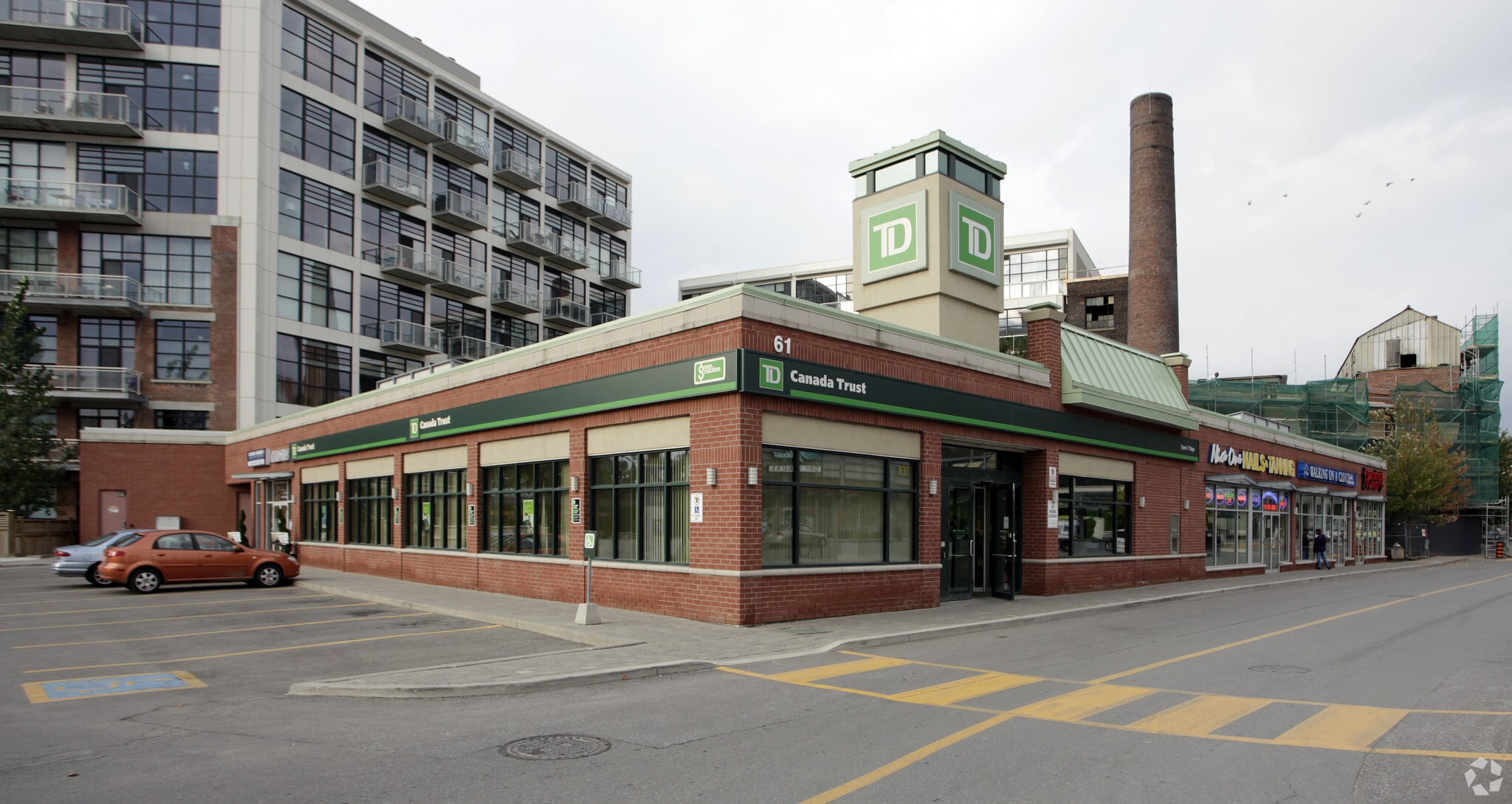 61-75 Hanna Ave, Toronto, ON à louer Photo du bâtiment- Image 1 de 14