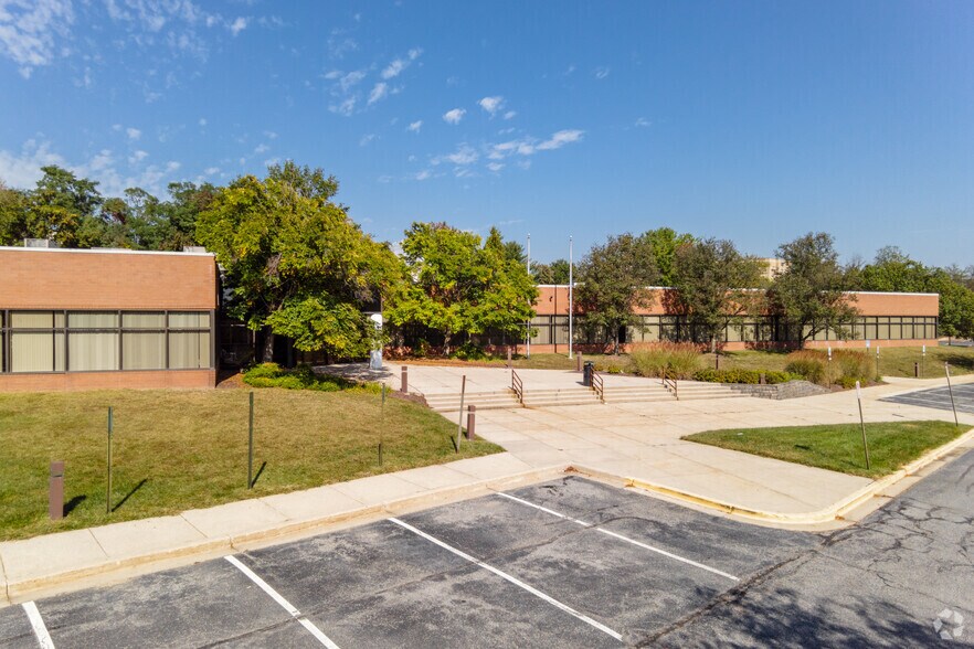 6200 Chevy Chase Dr, Laurel, MD à louer - Photo du bâtiment - Image 1 de 5