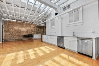 2011 Magazine St, New Orleans, LA for lease Building Photo- Image 2 of 6