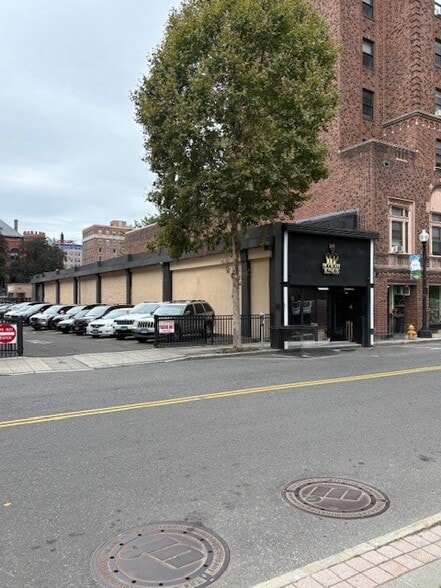 160 Fairfield Ave, Bridgeport, CT for sale - Building Photo - Image 2 of 4