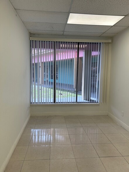 8502 N Armenia Ave, Tampa, FL for lease - Interior Photo - Image 3 of 12