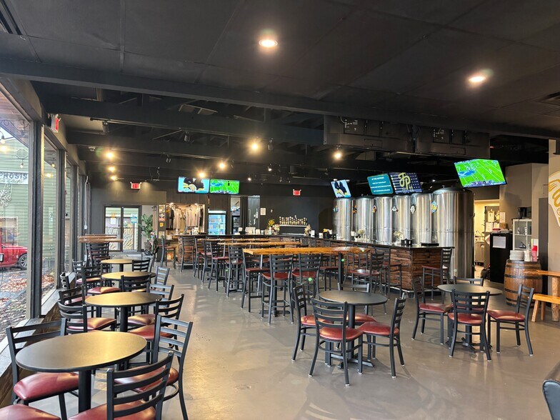 16087 Perry Hwy, Warrendale, PA à louer - Photo du bâtiment - Image 3 de 4