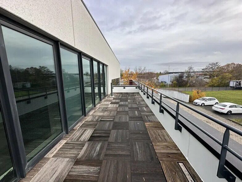 Office in Schiltigheim for lease - Building Photo - Image 3 of 8