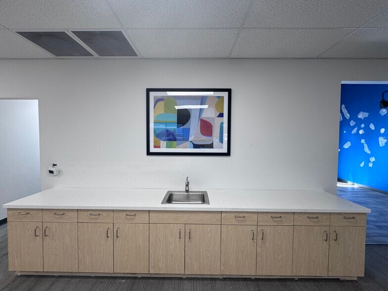 4801 E McDowell Rd, Phoenix, AZ à louer - Photo du bâtiment - Image 3 de 7