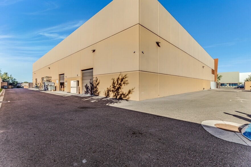 2675 E Cessna Dr, Chandler, AZ à vendre - Photo du bâtiment - Image 2 de 18