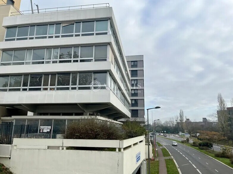 Bureau dans Cergy à louer - Photo du bâtiment - Image 1 de 8