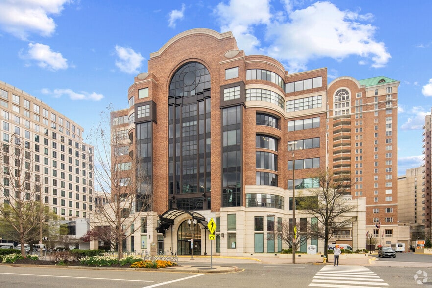 4350 N Fairfax Dr, Arlington, VA à louer - Photo du bâtiment - Image 1 de 9