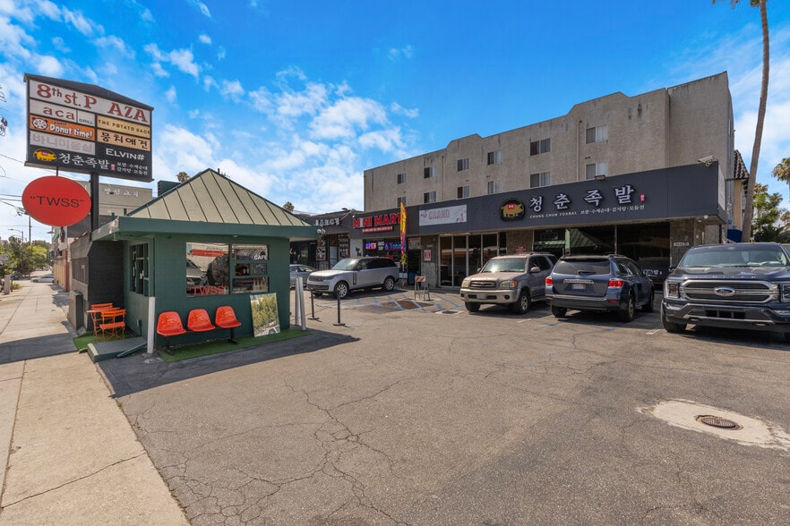 3062-3074 W 8th St, Los Angeles, CA for sale - Building Photo - Image 3 of 12
