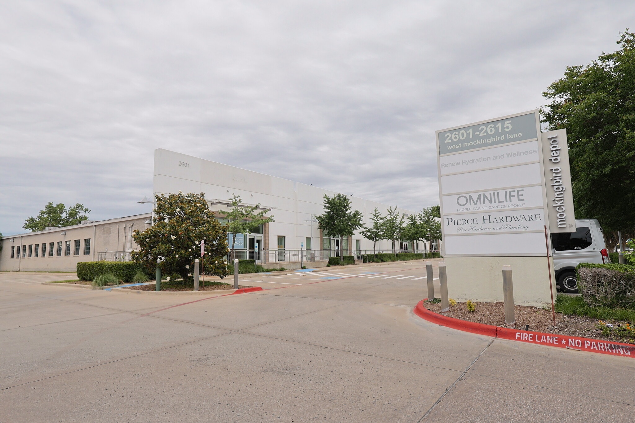 2727 W Mockingbird Ln, Dallas, TX for lease Building Photo- Image 1 of 21