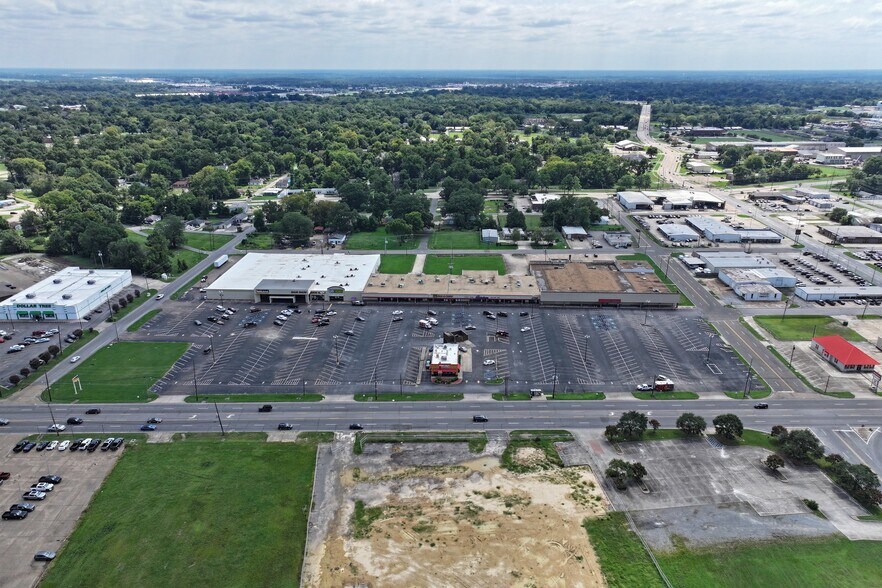 1900-2020 Louisville Ave, Monroe, LA à louer - Photo du bâtiment - Image 2 de 5