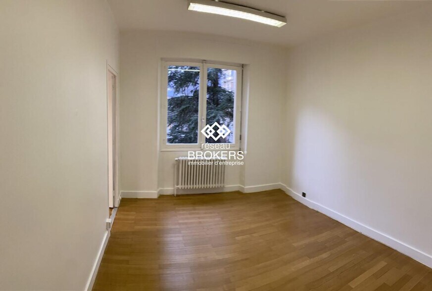 Bureau dans Grenoble à louer - Photo du bâtiment - Image 2 de 12
