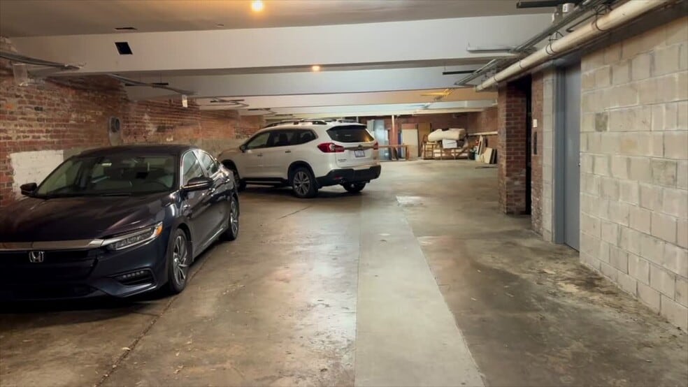 204 Rigsbee Ave, Durham, NC à louer - Vidéo sur l’inscription commerciale - Image 2 de 26