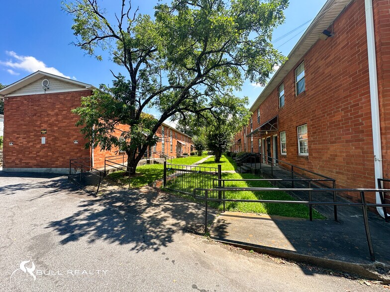 2099 Martin Luther King Dr, Atlanta, GA à vendre - Photo du bâtiment - Image 3 de 20