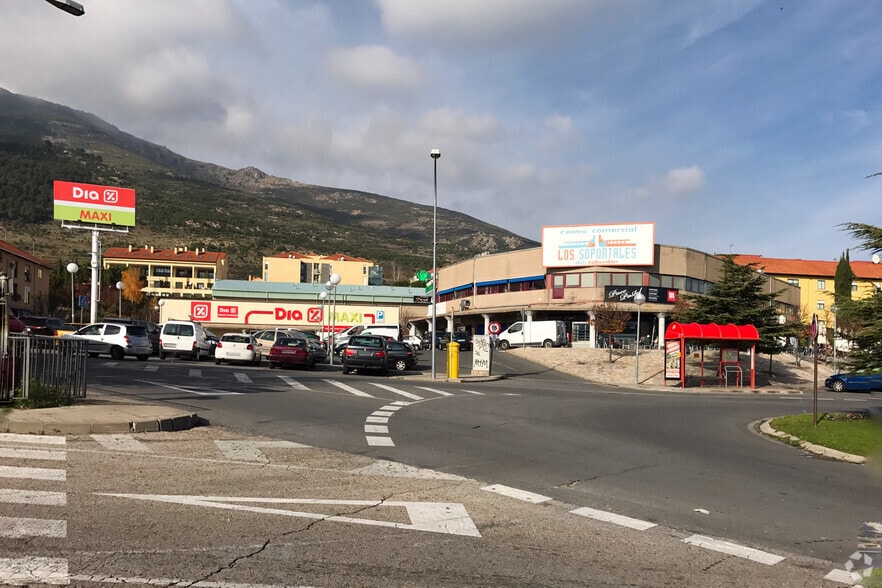 Calle de las Pozas, 181, San Lorenzo de El Escorial, Madrid à louer - Photo du bâtiment - Image 2 de 2
