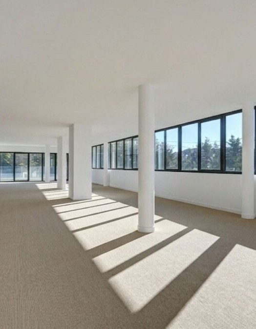 Office in Aubagne for sale Primary Photo- Image 1 of 9