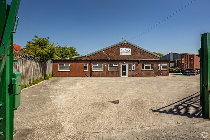 Mossdown Rd, Oldham for lease - Building Photo - Image 2 of 2