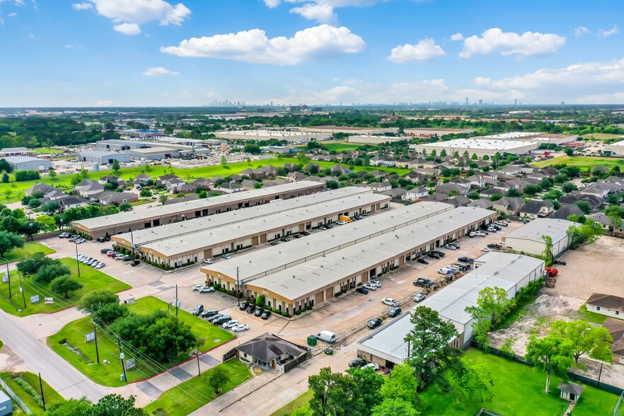 8807-8815 Emmott Rd, Houston, TX à louer - Photo du bâtiment - Image 2 de 33