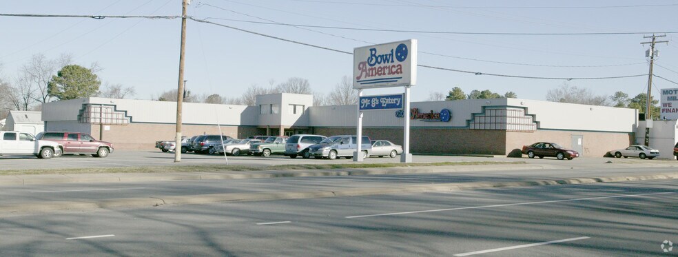 5018 Williamsburg Rd, Richmond, VA à louer - Photo du bâtiment - Image 2 de 6
